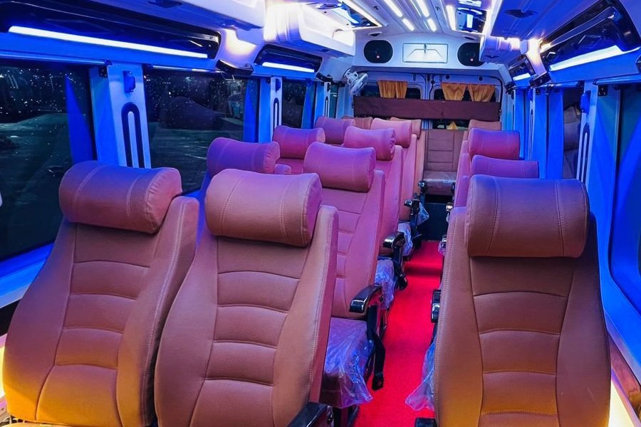 17 Seater Tempo Traveller