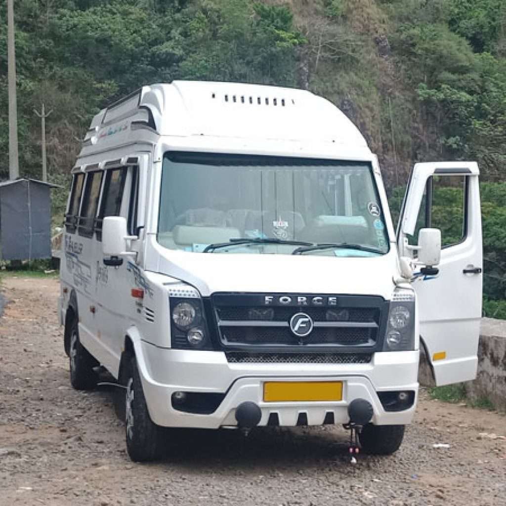 Hire 17 Seater Tempo Traveller in Delhi