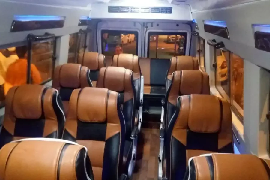 17 Seater Tempo Traveller