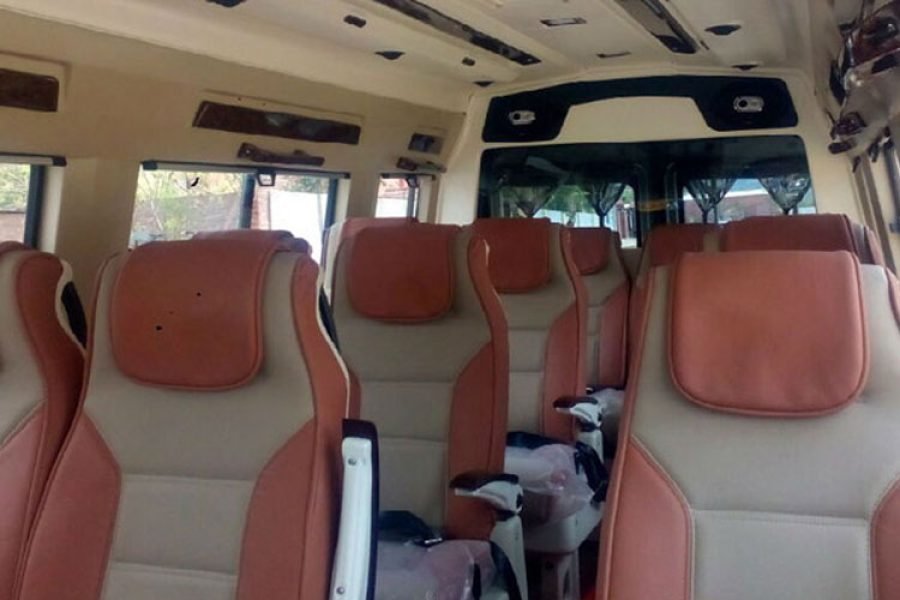 17 Seater Tempo Traveller