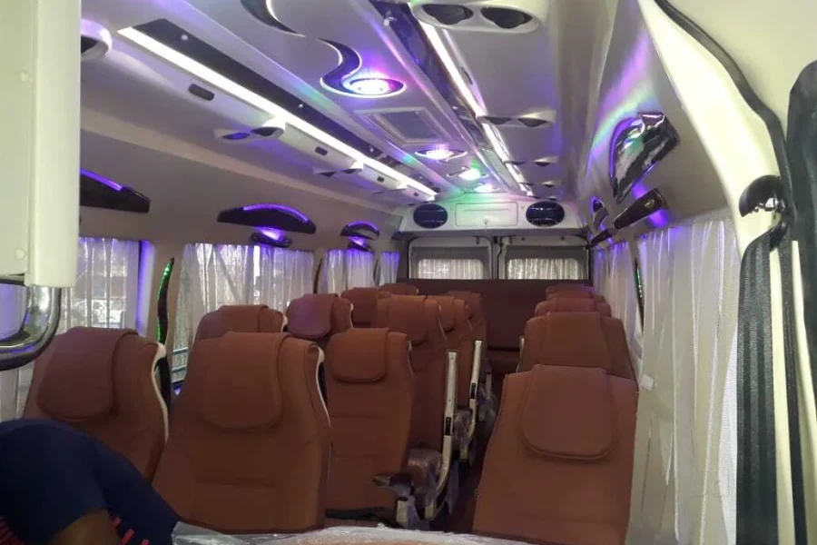 17 Seater Tempo Traveller