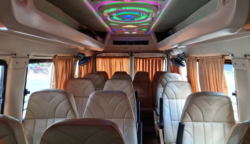 17 Seater Tempo Traveller