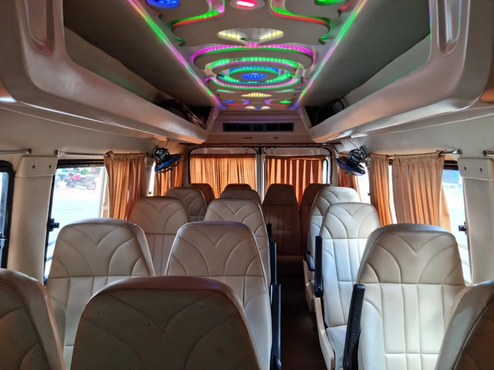 17 Seater Tempo Traveller