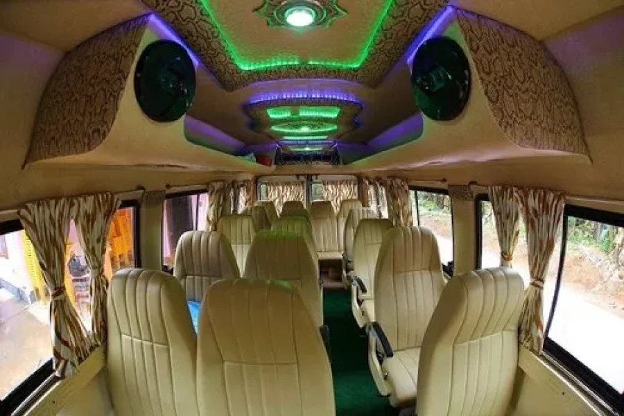 17 Seater Tempo Traveller