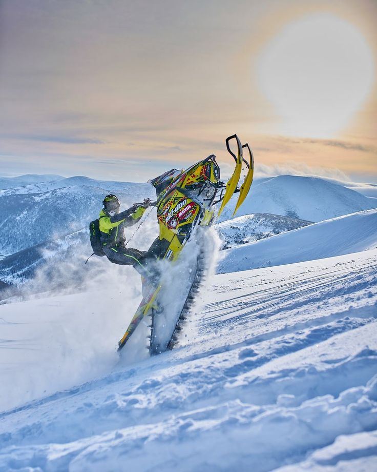 Epic Shots w @shvedoffski @smirnovfsx!❄️📸 ㅤ #snowmobiling #snowmobile #snowmobilevideos #arcticfx #arcticfxgraphics #snowmobilelife #sledlife #polaris #snowseason #sledwraps #sledwrap